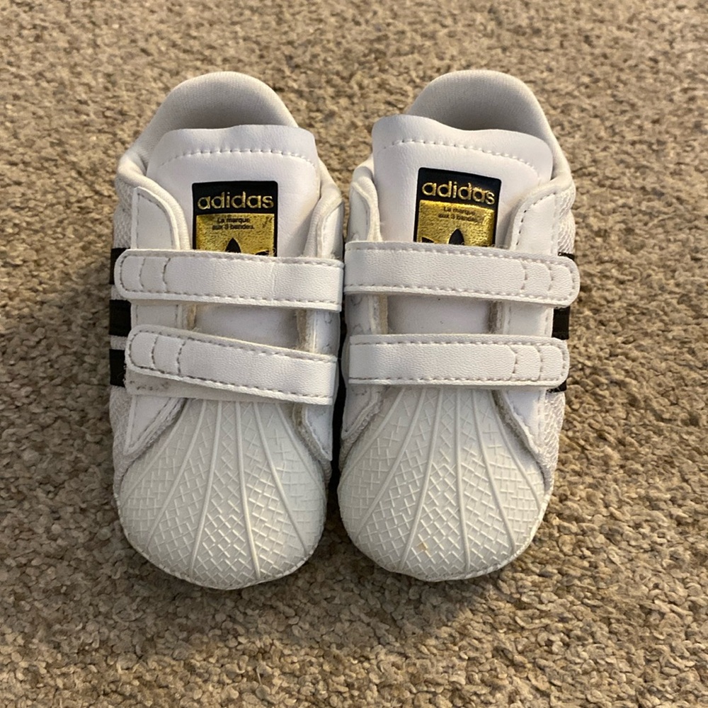 adidas White & Black Kids Sneakers with Gold Logo